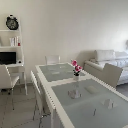 Staycation By Martinez And Croisette Διαμέρισμα